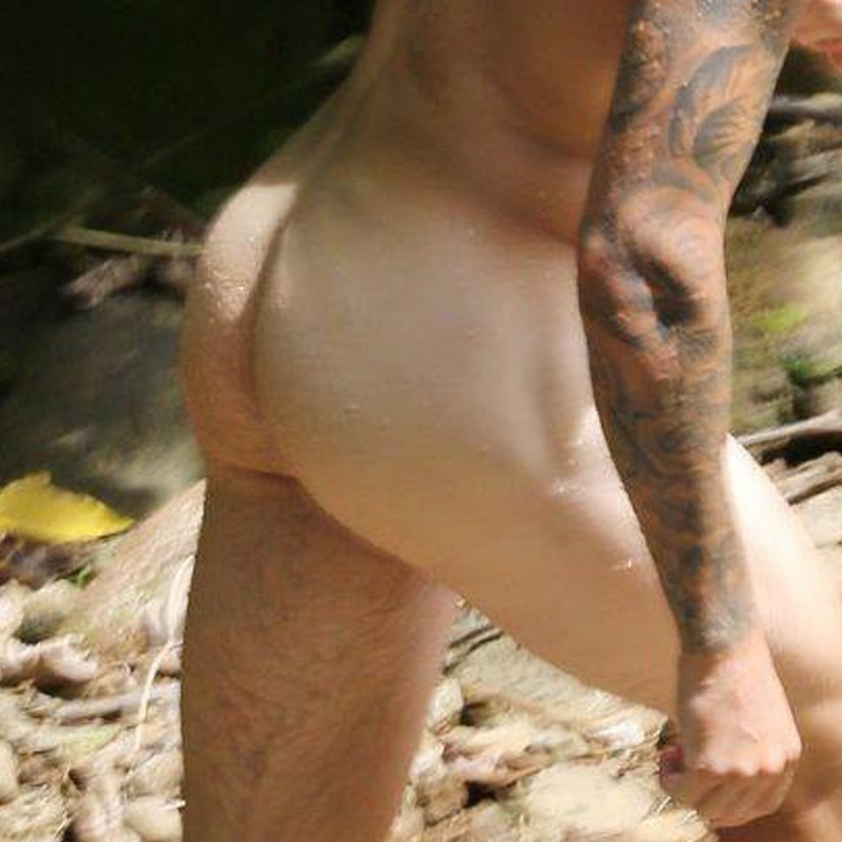 Eine Puppe eines nackten Biibers